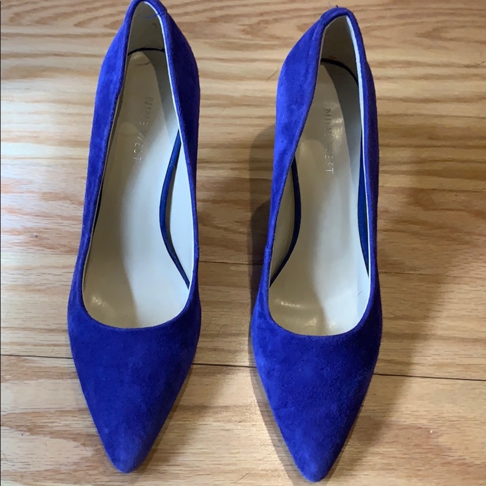 LIKE NEW! Nine West Blue Suede Pumps!